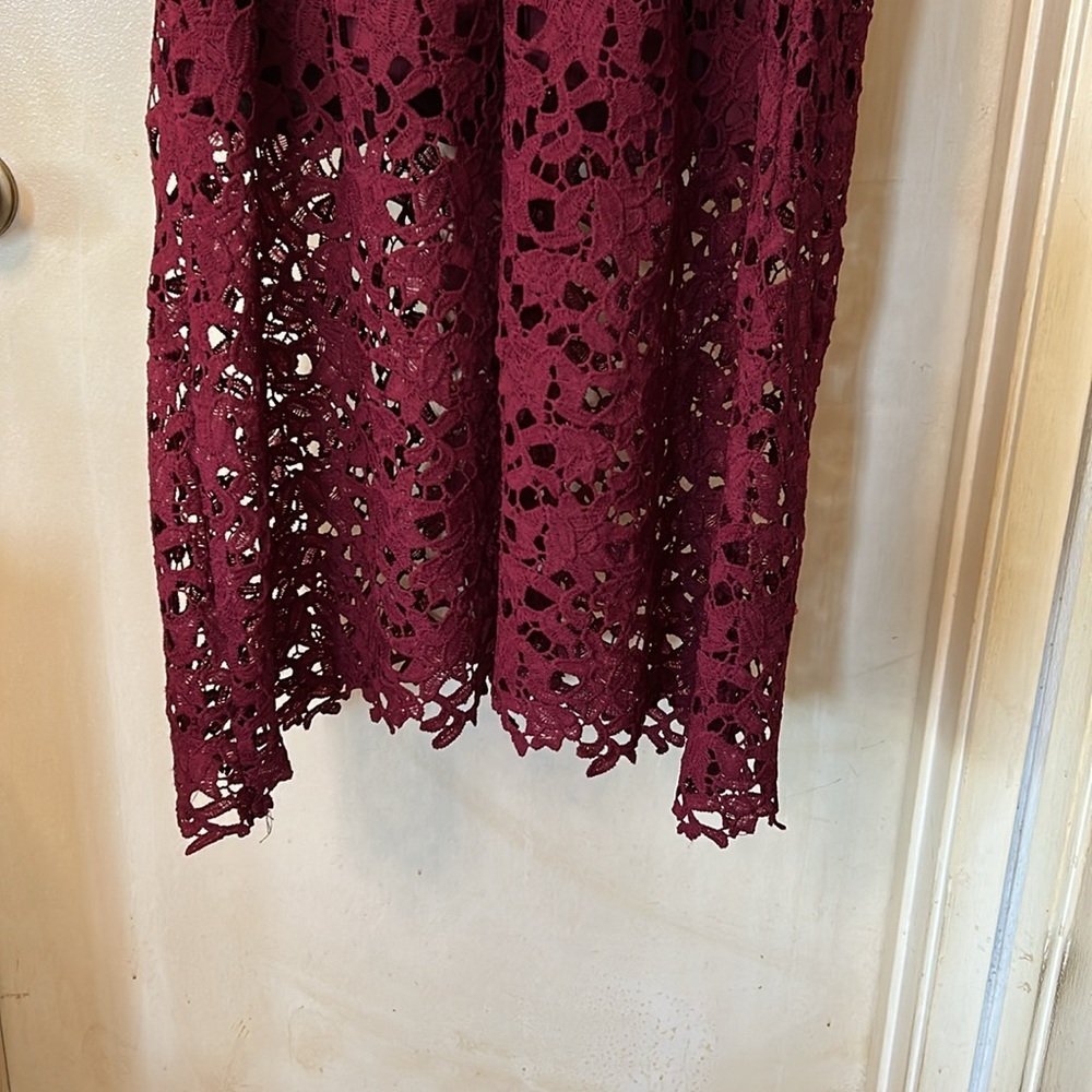 ASTR the Label cranberry lace spaghetti strap tea length dress size S - Picture 9 of 14